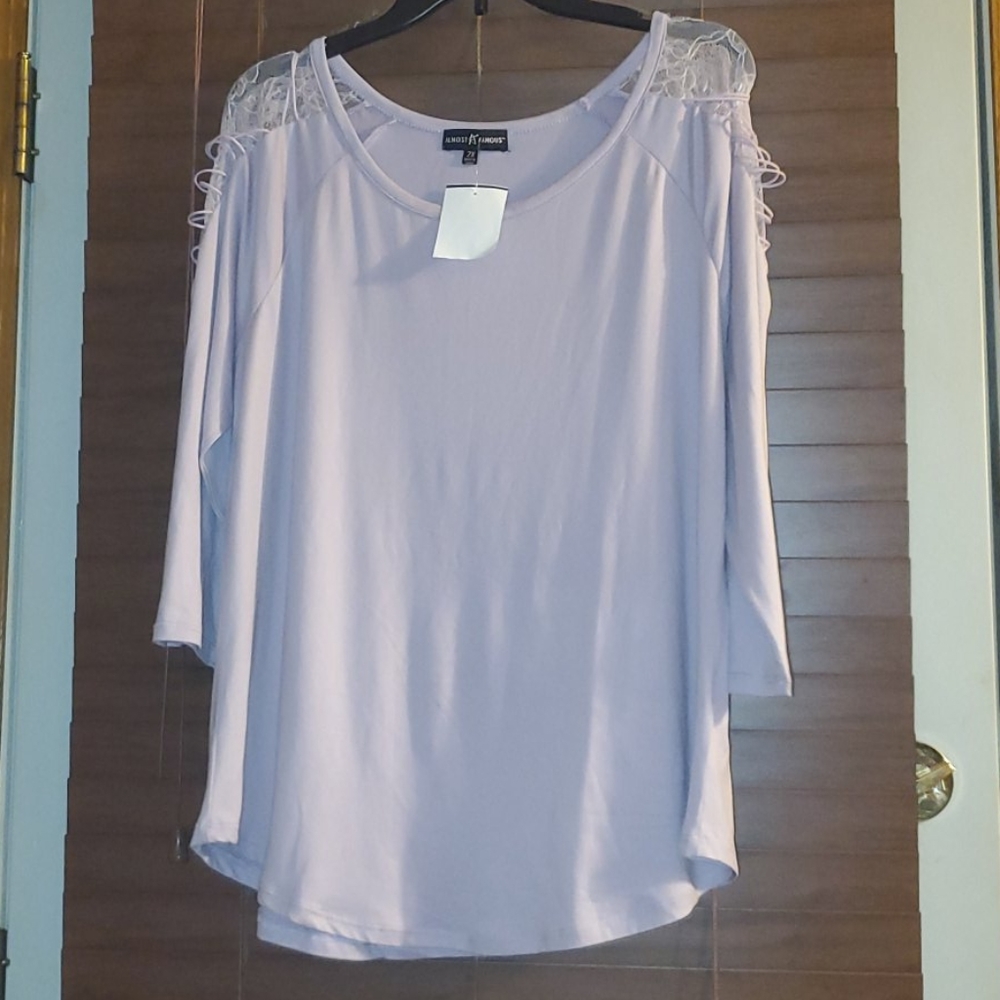 WOMEN'S TOP